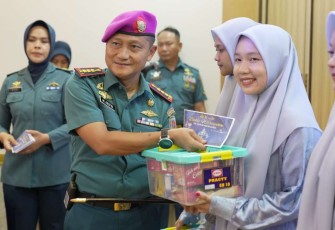 Peduli sesama alumni Semapa PK 7 Tahun 2000 di Rumkit Marinir Cilandak, Jakarta, Rabu (7/5)
