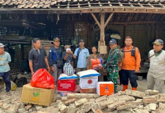 Bantu rumah warga desa binaan yang roboh