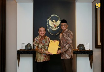 Menteri Dody saat menerima bupati Kuningan di Jakarta 