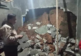 Tembok rumah warga desa binaan