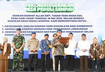 Mendes PDT Yandri Susanto membacakan deklarasi 