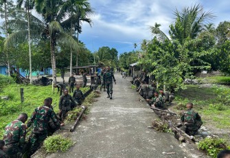 Rindam XVIII/Kasuari Bersama Masyarakat Gelar Karya Bakti di Kab.Manokwari Selatan Papua Barat