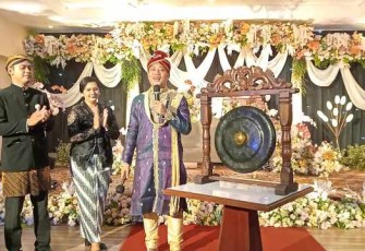 Wedding Showcase Beautiful in Love Amarelo Hotel Solo 
