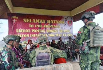 Ibadah Minggu Prajurit Satgas Yonif 700/Wyc