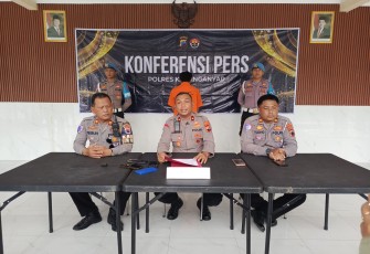 Konferensi pers di Mapolres Karanganyar, Senin (26/5/2025), terkait kecelakaan maut minibus asal Bojonegoro menabrak Jembatan Banaran, Tawangmangu