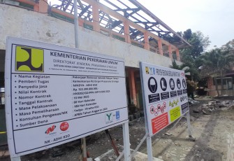 Meski terancam batal, pekerjaan renovasi eks SDN 4 Balun yang dijadikan sekolah rakyat masih terus berjalan
