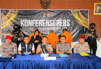 Wakapolres Karanganyar, Kompol Miftakul Huda memaparkan sejumlah kasus kekerasan yang berhasil diungkap selama Operasi Aman Candi 2025, dalam konferensi pers di Aula Januaraga Mapolres Karanganyar, Rabu (28/5/2025)