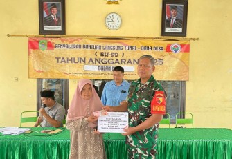 Penyaluran bantuan BLT DD di wilayah desa binaan 