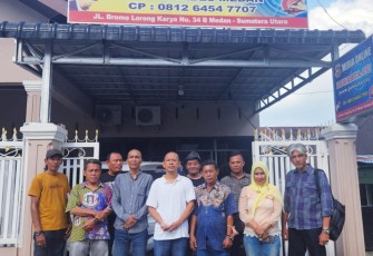 Pewarta Polrestabes Medan Lakukan Poto Bersama Usai Gelar Jumat Barokah.