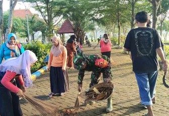 Gotong royong pembersihan di lingkungan wilayah 