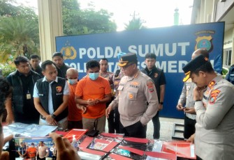 Dua Diduga Pelaku Penjual SIM Palsu Ditangkap Polrestabes Medan.