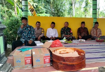 Babinsa Desa Glonggong Hadiri Kegiatan Bersih Desa di Punden Desa Glonggong