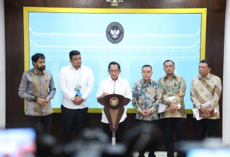 Mendagri Tito Karnavian saat memberikan konferensi pers terkait keputusan empat pulau di wilayah Aceh, Selasa (17/6)