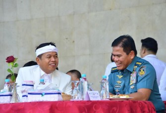 Kasal Laksamana TNI Muhammad Ali bersama Gubernur Jabar Dedi Mulyadi di Jakarta, Rabu (25/6)