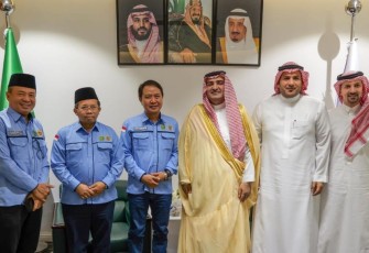 Dirjen Penyelenggaraan Haji dan Umrah yang juga Penanggung Jawab Petugas Penyelenggara Ibadah Haji (PPIH) Arab Saudi Hilman Latief bertemu dengan Deputi Bidang Hubungan Luar Negeri Kementerian Haji dan Umrah Arab Saudi Hasan Munakirah