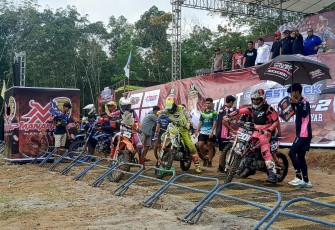 Kejurnas Grasstrack Swallow Yamaha Region 2 Putaran 2 Bupati Karanganyar Cup 2025, di Sirkuit Motocross Sentana Alaska, Pendem, Mojogedang, Kabupaten Karanganyar, Minggu (29/6/2025)