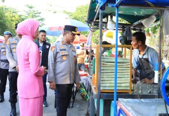 Kapolres Indragiri Hilir (Inhil) AKBP Farouk Oktora, S.H., S.I.K. lewat gelaran Bazar UMKM “79 Jajanan Gratis”