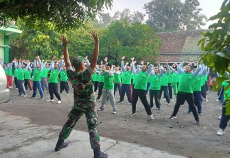 Babinsa Koramil Karangjati Ikuti Senam Pagi Sehat Bersama Warga 