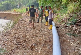 Reaksi Cepat Tanggap Babinsa Koramil 0801/03 Arjosari Turun Ke Lokasi Tanggul dan Dam Jebol