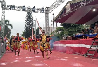 Pawai Budaya Desa Kendalrejo, Kecamatan Talun, Kabupaten Blitar, Sabtu (12/7/2025). Foto : Faisal NR / Klikwarta.com