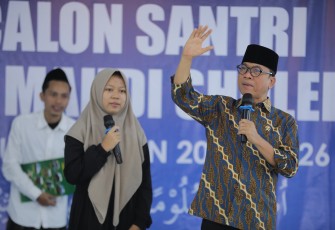 Menteri Desa dan Pembangunan Daerah Tertinggal (Mendes PDT) Yandri Susanto menghadiri penyambutan Santri Pondok Pesantren Bai Mahdi Sholeh Ma"mun tahun ajaran 2025-2026, Sabtu (13/7/2025)