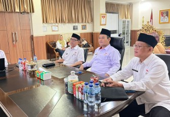 Penjabat Sekretaris Daerah Provinsi Bengkulu, Herwan Antoni, menghadiri rapat konsolidasi kesiapan launching Koperasi Desa/Kelurahan Merah Putih