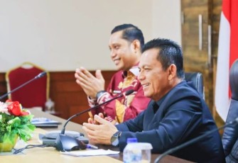Gubernur Ansar saat memimpin Rapat Koordinasi Persiapan Peluncuran KDMP tingkat Provinsi Kepulauan Riau, di Ruang Rapat Utama Kantor Gubernur Kepri, Dompak, Rabu (16/7/2025)