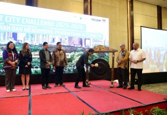 Wamendagri Bima Arya dalam acara peluncuran One Planet City Challenge di Ballroom Swiss-Belhotel Serpong, Kota Tangerang Selatan, Banten, Kamis (24/7/2025)