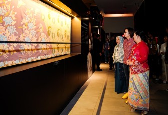 Wamen Ekraf Hadiri Pameran Karya 3 Generasi Harap Batik Jaga Keteguhan Hati Demi Rawat Warisan Seni