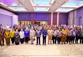 Wakil Menteri Dalam Negeri (Wamendagri) Bima Arya Sugiarto mengajak seluruh kepala daerah di Indonesia untuk memperkuat kepemimpinan hijau atau green leadership dalam menghadapi krisis iklim