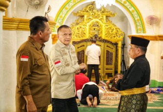 Wakil Menteri Koordinator Bidang Politik, Hukum dan Keamanan (Wamenko Polhukam) RI Letnan Jenderal TNI (Purn) Lodewick Freidrich, bersama Plt Wakil Jaksa Agung RI, Prof Dr Asep Nana Mulyana mengunjungi Pulau Penyengat, Tanjungpinang, Senin (28/7/2025)