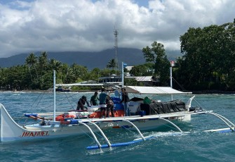 TNI AL Tangkap Dua Kapal Bermuatan Skincare dan Obat Ayam Ilegal Asal Filipina 