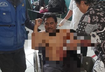 Seorang warga sipil menjadi korban kekerasan menggunakan senjata tajam yang diduga dilakukan oleh orang tidak dikenal (OTK)