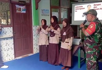 Kiprah Babinsa Kodim Ponorogo Latih Anak Anak SLB di Wilayah Desa Binaan