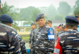 Pangkoarmada III Laksda TNI Hersan 