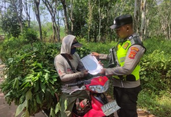 Polsek Belitang III Sampaikan Imbauan Dampak Karhutla