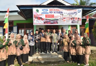 Wakil Kementerian Pendidikan Dasar dan Menengah (Wamendikdasmen), Fajar Riza Ul Haq, mengunjungi sejumlah satuan pendidikan di Kabupaten Lebong, Provinsi Bengkulu