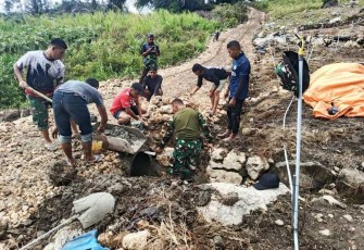 Pembuatan gorong-gorong di lokasi TMMD Kodim Enrekang 