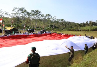 Bendera merah putih Yonarmed 12 Kostrad, Minggu (17/8/2025)