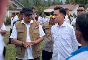 Wakil Presiden (Wapres) Gibran Rakabuming mengunjungi Kabupaten Poso, Sulawesi Tengah, pada Jumat (22/8), untuk meninjau penanganan darurat pascagempa bermagnitudo 5,8 yang mengguncang wilayah tersebut pada Minggu (17/8)