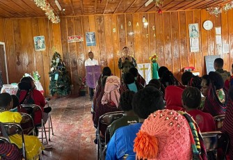 Satgas Yonif 700/WYC Rajut Kasih di Tanah Papua, Ibadah Bersama Jemaat Gereja Bethesda Batilame
