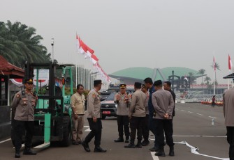 Sebanyak 1.250 personel gabungan dari Polri, TNI dan Pemda DKI dikerahkan untuk mengamankan kegiatan aksi yang berlangsung di kawasan Gedung DPR/MPR RI, Senin (25/8/2025)