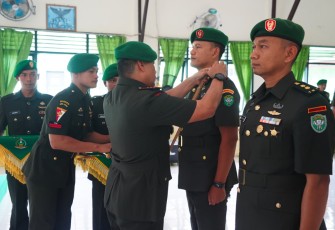 Danrem 012/Teuku Umar Kolonel Inf Benny Rahadian, S.E., M.Han., saat melakukan serah terima jabatan Dandim 0109/Aceh Singkil dari Letkol Inf Moh Mulyono, S.I.P. kepada Letkol Kav M. Aminuddin, S.T., M.I.P.