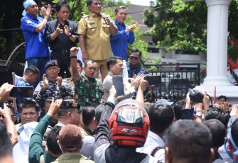 Bersama Kapolda dan Gubernur Sulut, Pangdam XIII Merdeka Hadir Langsung di Tengah-tengah Para Pendemo