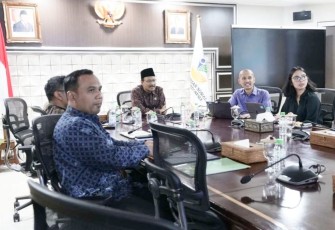 Dewan Ekonomi Nasional (DEN) lakukan uji coba prototipe portal bansos digital. Uji coba dilakukan di hadapan Menteri Sosial Saifullah Yusuf di Kantor Kementerian Sosial, Kamis (4/9)