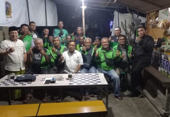 Anggota DPRD Jawa Timur, Dr. H. Samwil, menggelar kegiatan sosial berupa pembagian bingkisan kepada para pengemudi ojek online (ojol) di Kabupaten Gresik, Jumat (5/9) malam.