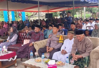 Bhabinkamtibmas Polsek Belitang III Hadiri Peringatan Maulid Nabi Muhamad SAW di Desa Karang Jadi