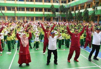 Seribu Siswa SD di Pamulang Gelar Senam Anak Indonesia Hebat Bersama Mendikdasmen