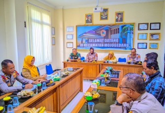Silaturahmi kamtibmas Polres Karanganyar bersama unsur Forkopimca di Kecamatan Mojogedang, Senin (15/9/2025)