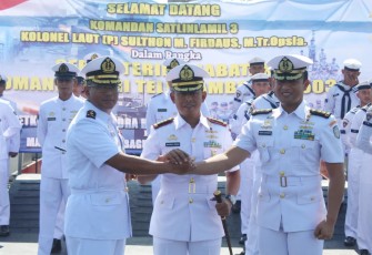 Sertijab Komandan KRI Teluk Ambonia-503 di Surabaya 